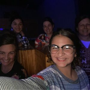 Meet your Posher, Chloe